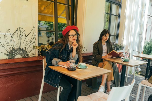 Elegancia seductora: cómo integrar lencería en tu look de fiesta con estilo y originalidad